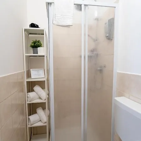 Zaira Nocleg ze śniadaniem 4*