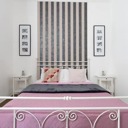 Zaira Bed & Breakfast 4*