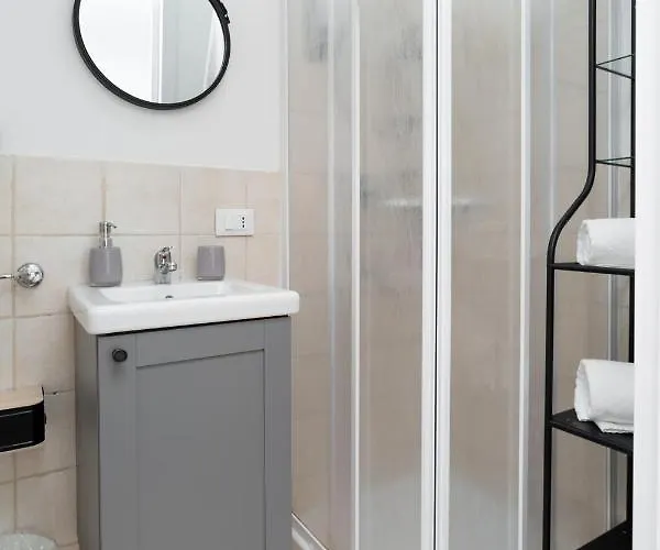 Zaira Nocleg ze śniadaniem 4*