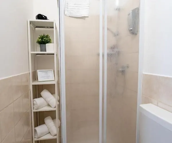 Zaira Nocleg ze śniadaniem 4*